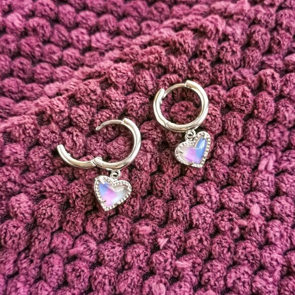 Kendra Scott Silver Watercolor Illusion Ari Heart Huggie Earrings NEW - Picture 3 of 3